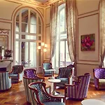 Mercure Nectaire - & Bien-etre 3*